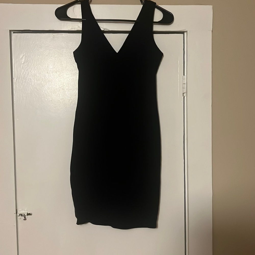 Women’s black fitted dress